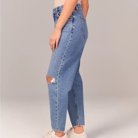 New Abercrombie Curve Love Mom Jeans - Picture 4 of 9